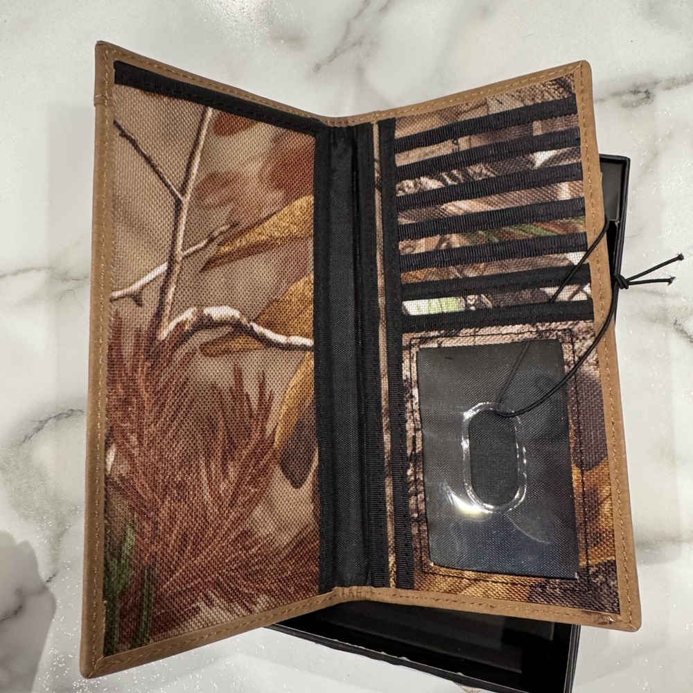 John Deere Men's Camouflage Wallet - Picture 2 of 2